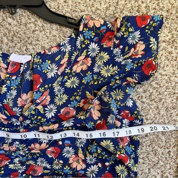 🦋 Sienna Sky Blue Floral Cinched V-Neck Cropped Blouse Large Spring - Picture 6 of 7